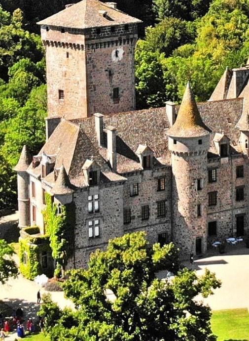 Chateau De Pesteils